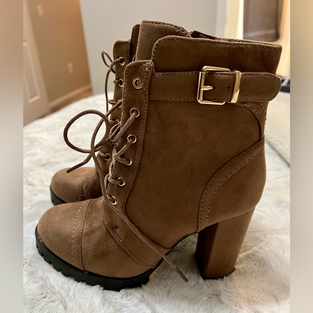 NWOB Top Moda lace up ankle boots